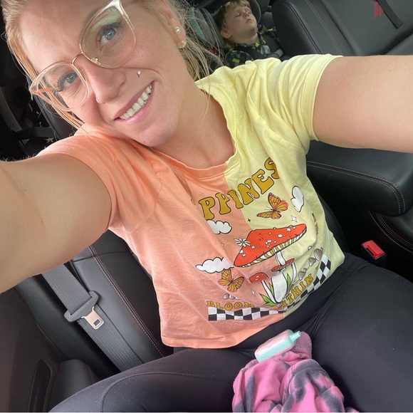 Meet your Posher, Amanda - Picture 1 of 1